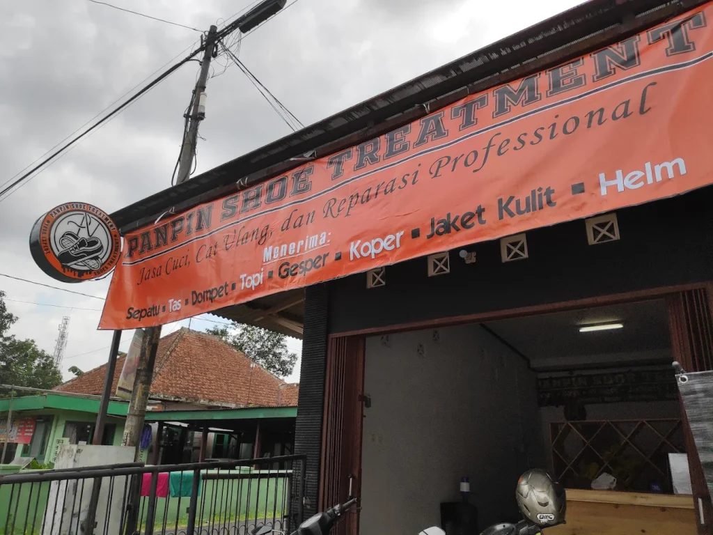 CUCI SEPATU PURWOKERTO, PURBALINGGA, BANYUMAS - VINS CLEANING STATION